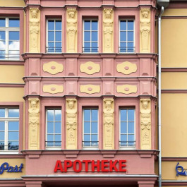 Apotheke im Gebäude der ehemaligen Mockauer Post